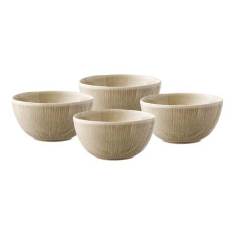 Komplet czterech beżowych misek ceramicznych Shusho I o matowej strukturze na białym tle.
