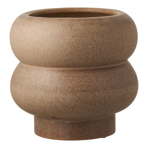Okrągła brązowa doniczka ceramiczna Kaseki o rzeźbiarskim kształcie na białym tle.