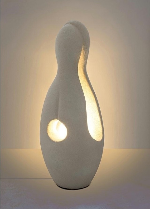 lampa podłogowa japandi shiroha po zapaleniu światła